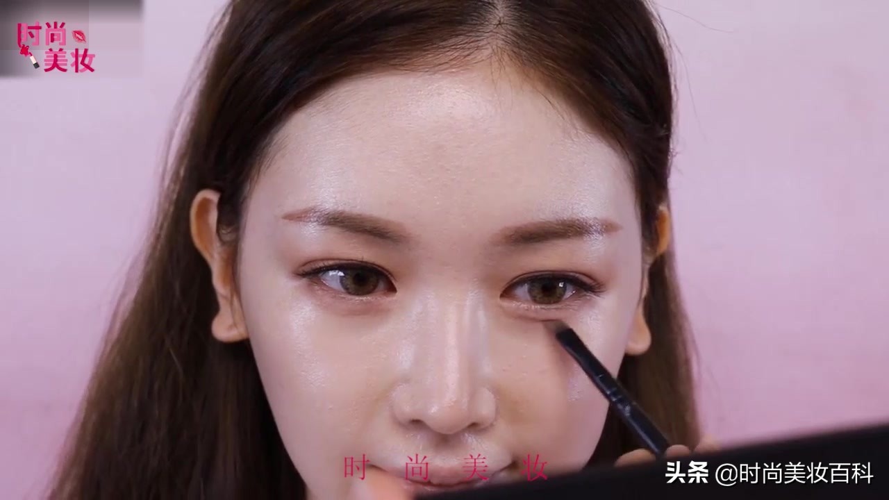 化妆教程日常妆精致黑眼圈很深,时尚化妆妆面造型