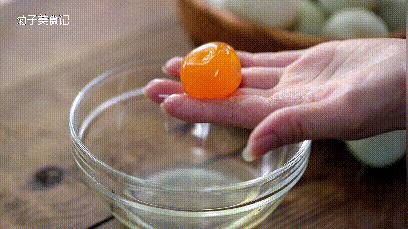 家庭版腌制咸鸭蛋的做法,家庭咸鸭蛋好吃的腌制方法