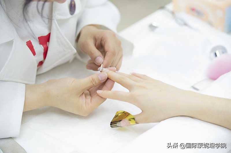 零基础美甲师技术培训怎么考,现在学美甲师怎么样