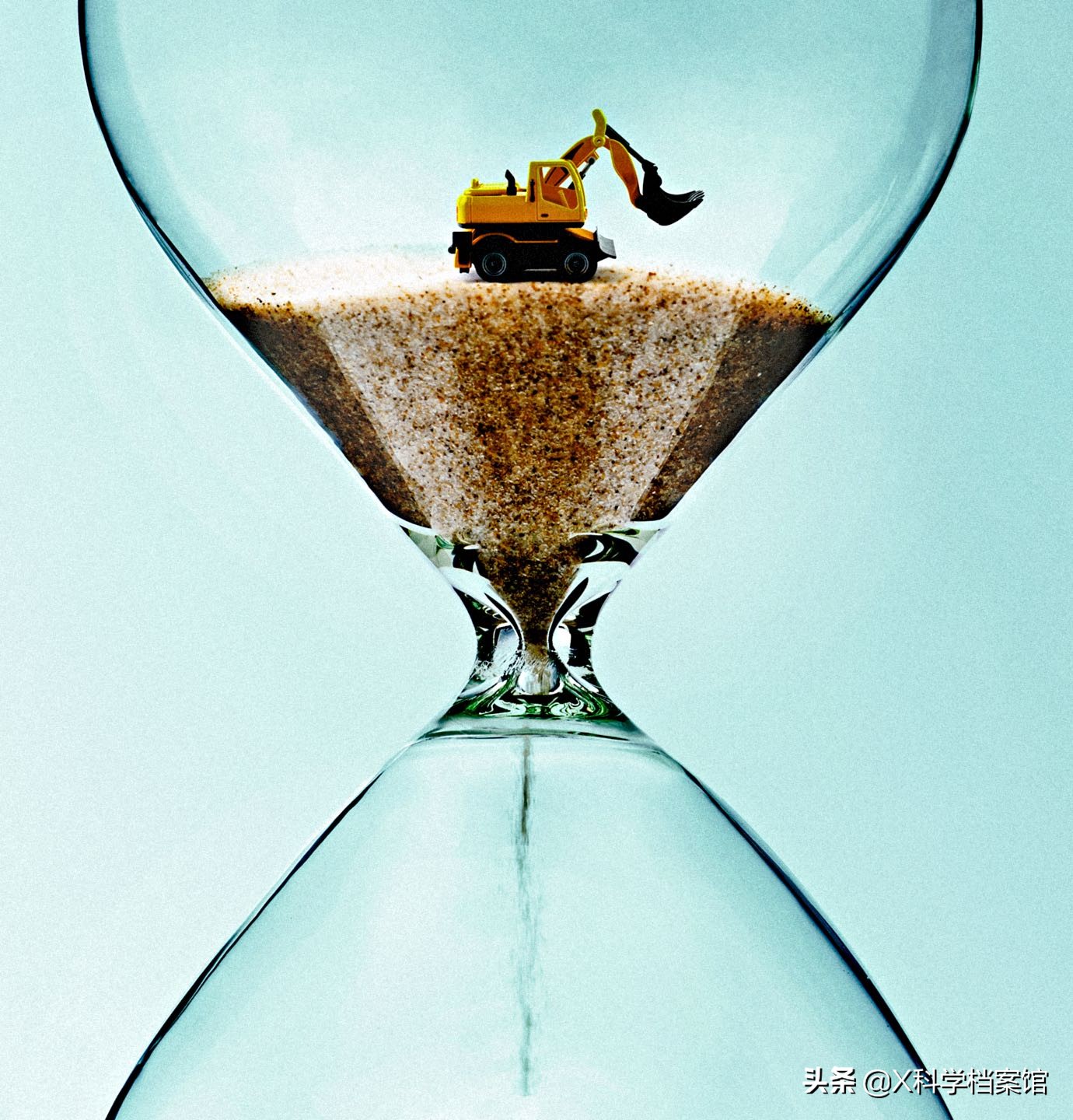 非法挖砂暴利，记者调查被烧死，全球700亿美元的沙子交易秘密