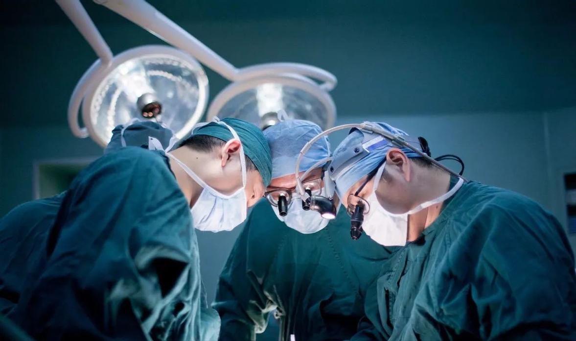 在手术室里,医生都不穿*裤内**,患者不准穿衣服?医生亲自为你揭秘