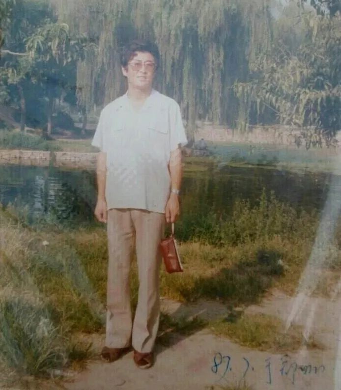 这位网红大爷是如何走红的,几百万粉丝的网红大爷