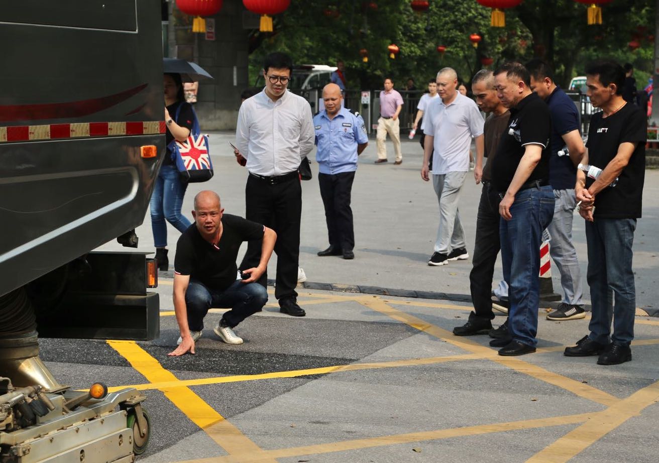 多功能擦地机清洗悬浮地板,地面高效清洗机器