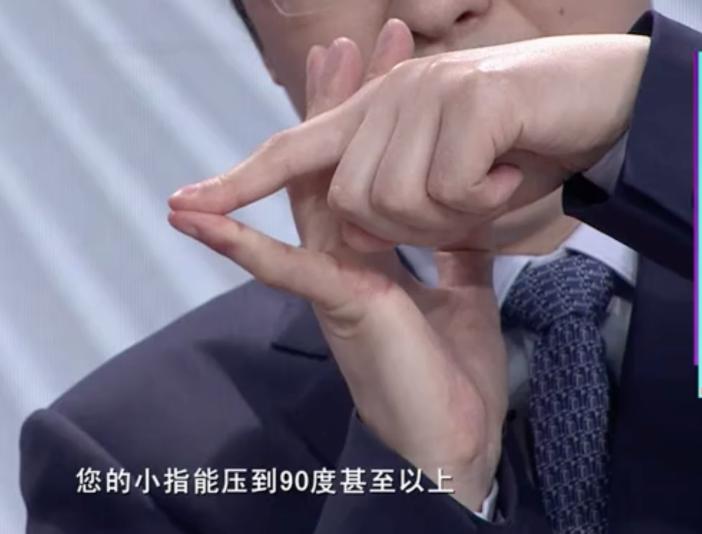 怎样选一款适合自己脚型的鞋,适合大脚骨穿的鞋测评