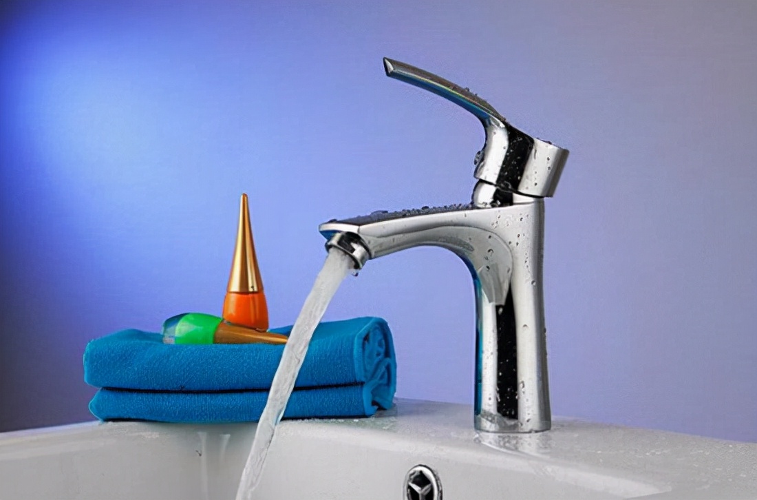 饮水机漏水水龙头漏水,电热水龙头安上后水龙头漏水