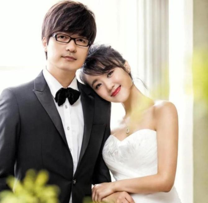 玖月奇迹王小玮王小海复合后演出,王小海王小玮是夫妻吗还是兄妹