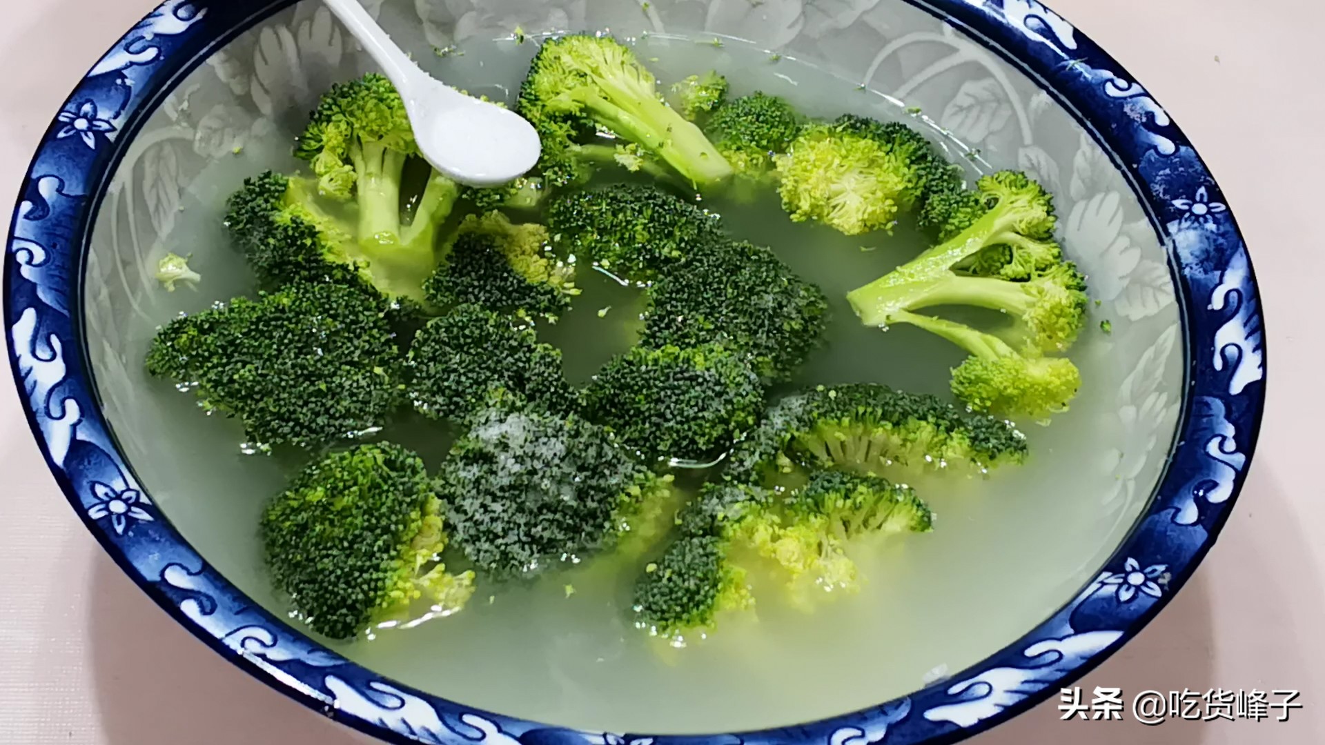 蔬菜起虫子有什么方法无公害驱虫,如何洗青菜才能将菜虫洗出来