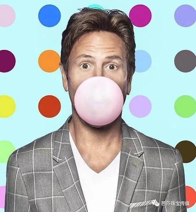 村上隆联名表出圈，谁说打工人配不上艺术表？