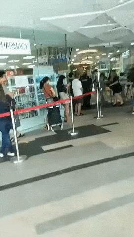 新加坡超市抢购一空,新加坡超市纸巾被抢购一空