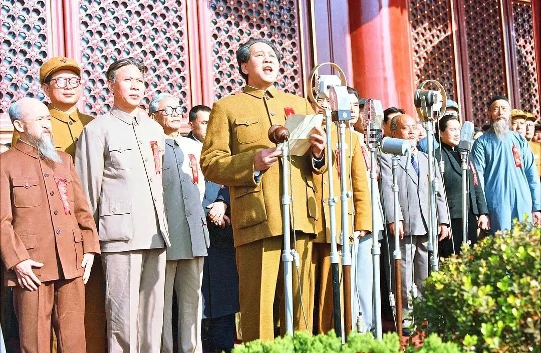 因与毛*东泽**主席太像,他被*剑英叶**红笔圈定,李讷见到他止不住流泪