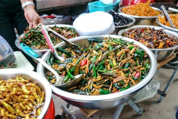 70岁老人卖泡菜,七十岁大爷卖酸菜