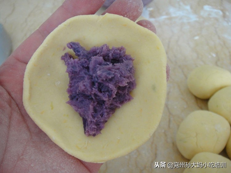 自家炸油条面的做法,家庭自制老面发面油条的做法