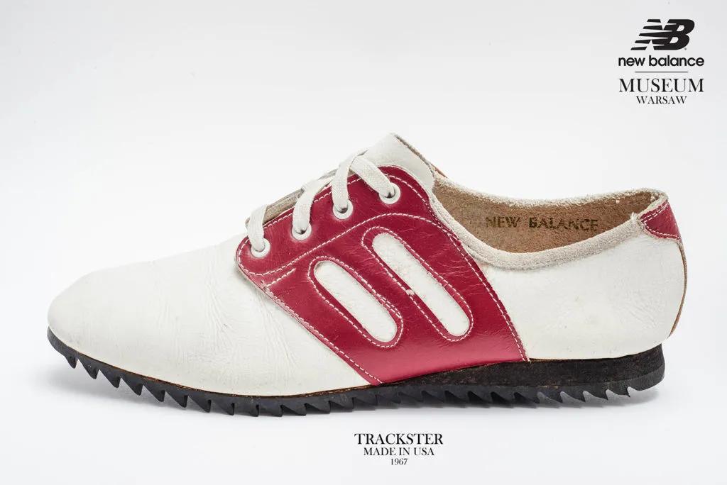 灰色运动鞋是什么梗,灰色运动鞋新百伦搭配