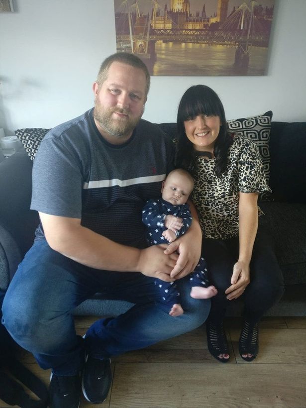 英国女子怀九千胞胎破了世界纪录,英国女子怀孕破了世界纪录