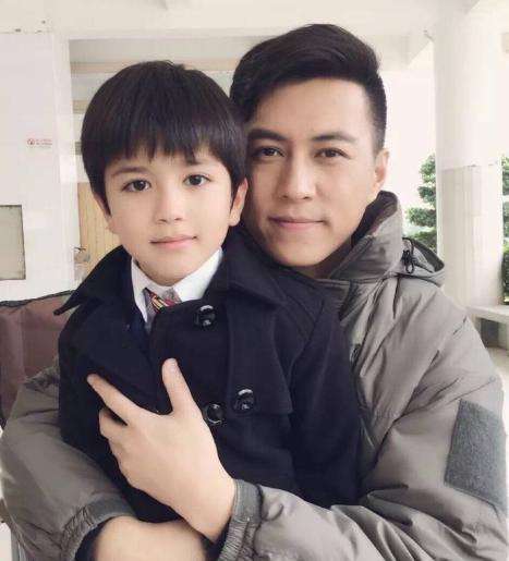 靳东李佳夫妻视频素材,靳东李佳罕见秀恩爱合集