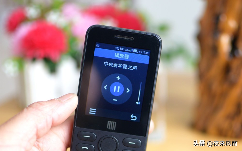 多亲AI电话QF9：年轻人第一台老年机，老年人第一台智能机