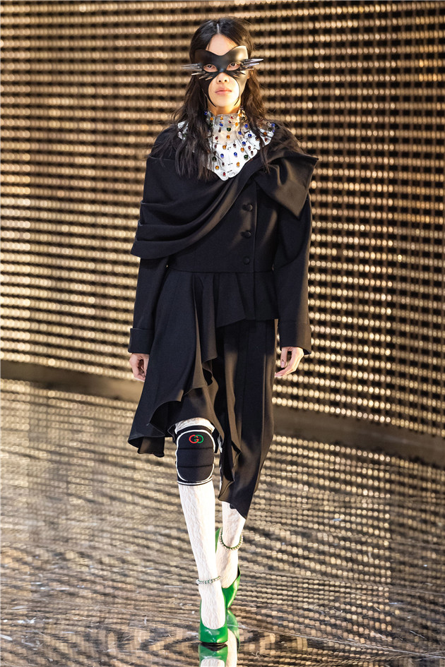 Gucci护膝copy“跪的容易”？这些另类奢品突破想象