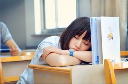 上课打瞌睡怎么解决最有效,为什么高中的学生常在课间打瞌睡