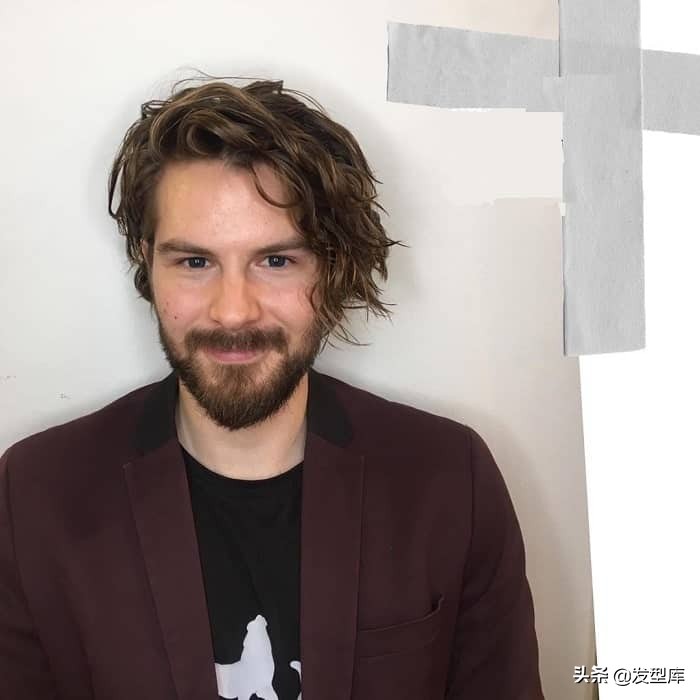 适合又大又圆脸型的发型男士,椭圆脸型男士的16种理想发型