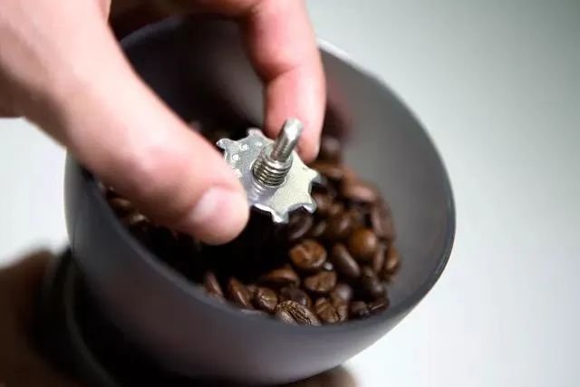 入门意式手磨推荐,新手如何选择手磨咖啡机