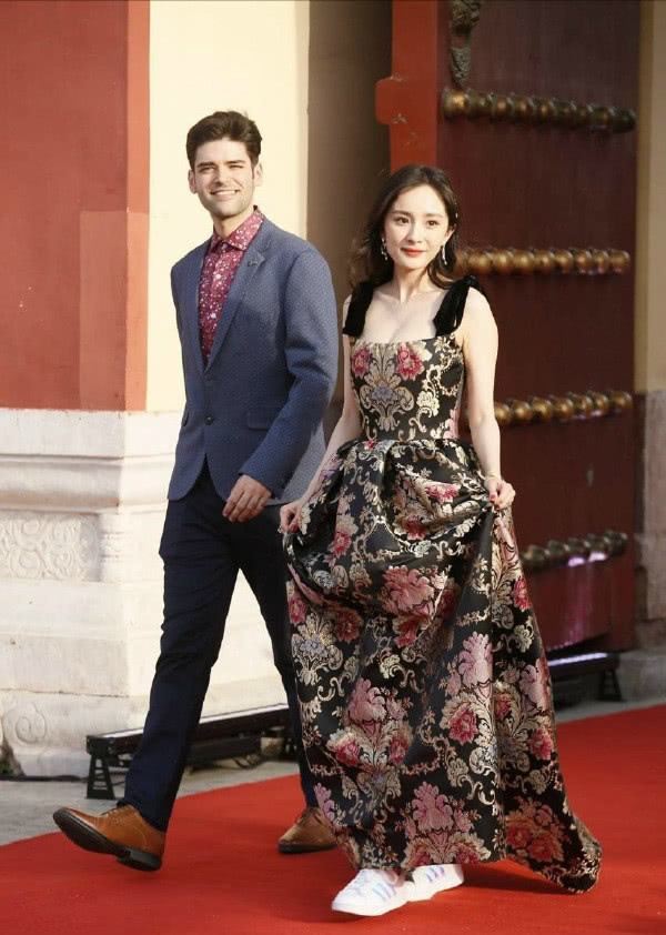 连衣裙高跟鞋漂亮,细高跟鞋搭配连衣裙