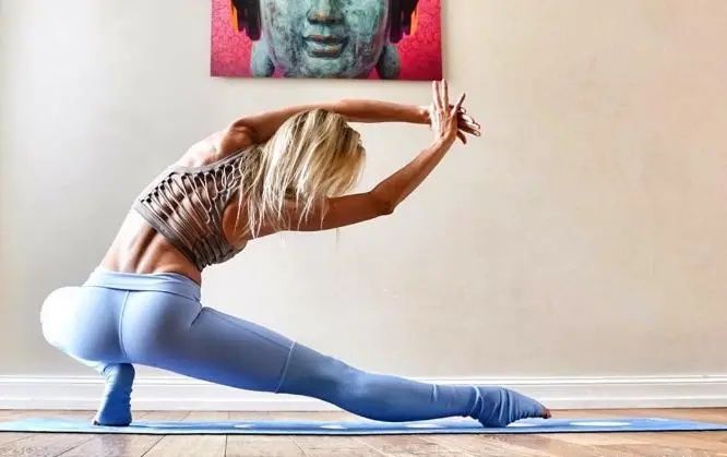 髋部紧张练什么瑜伽动作,最有效打开髋部的瑜伽动作