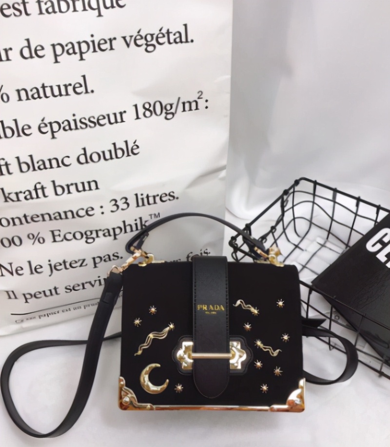 真假prada三角包,扒一扒高颜值的包包