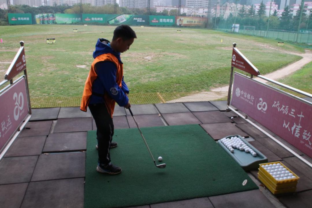 绫虫仼鍥介檯,绫虫仼鍥介檯鑻辫