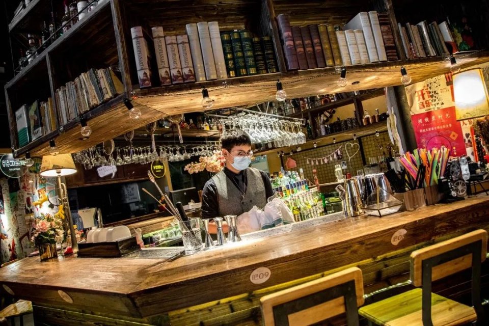 胡桃里超人气音乐,胡桃里音乐酒馆人均消费多少