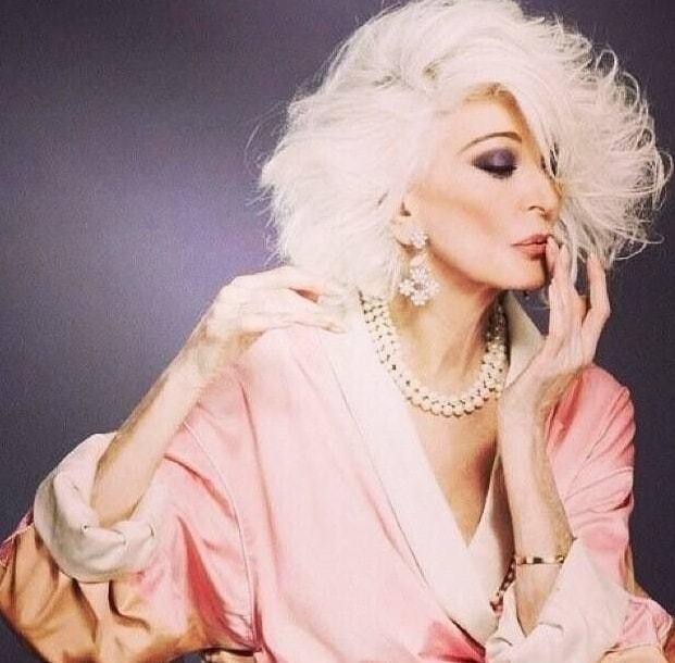 超模女王卡门：三次婚姻不幸，83岁有小鲜肉男友，89岁还上台走秀