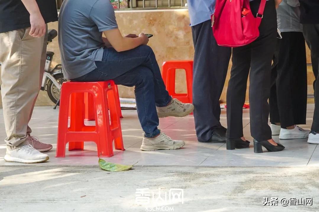 珠海这家月饼店开了38年，来买要排队两小时