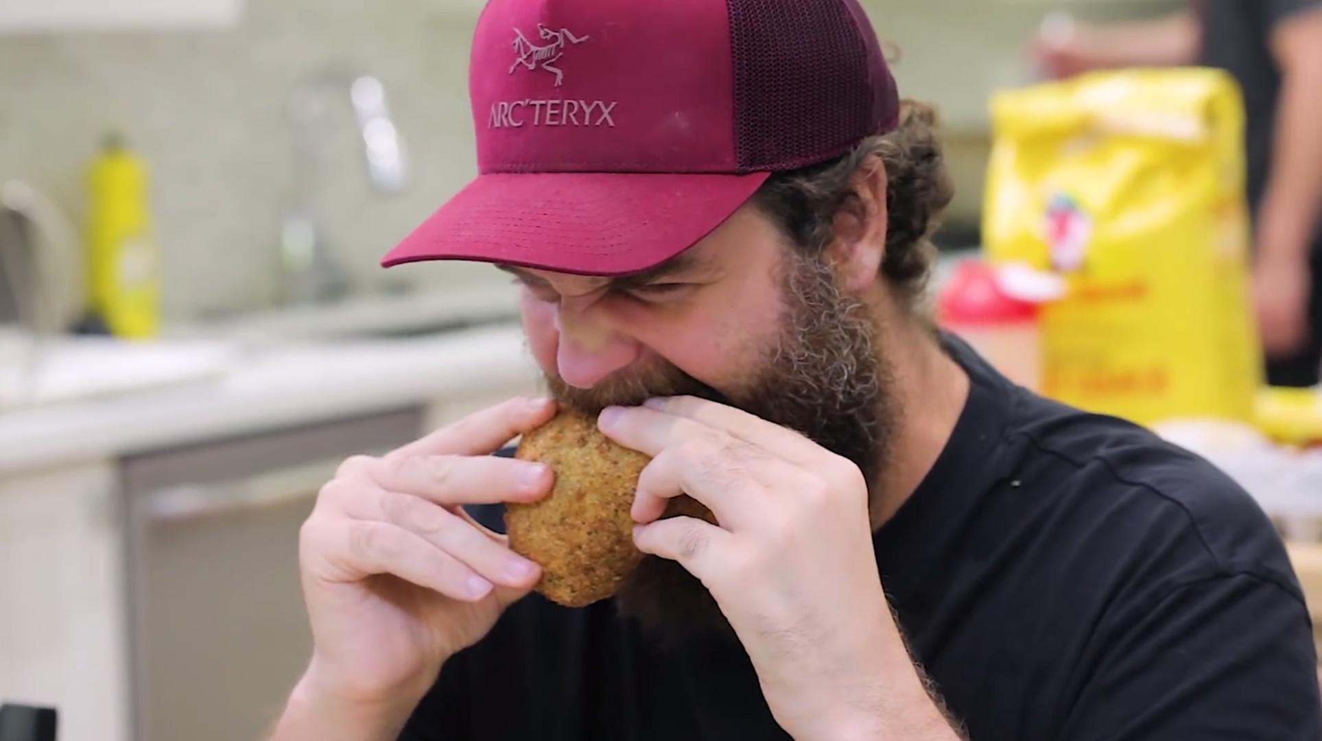 老外作死炸碎蛋,老外作死炸蚂蚁窝