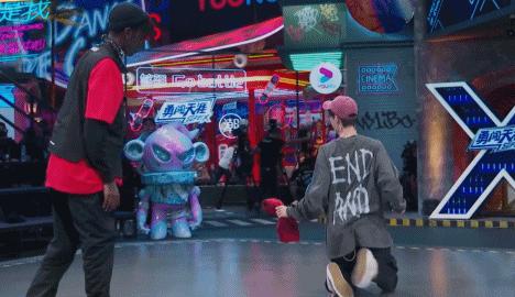 跟王一博一起采访,和王一博聊什么