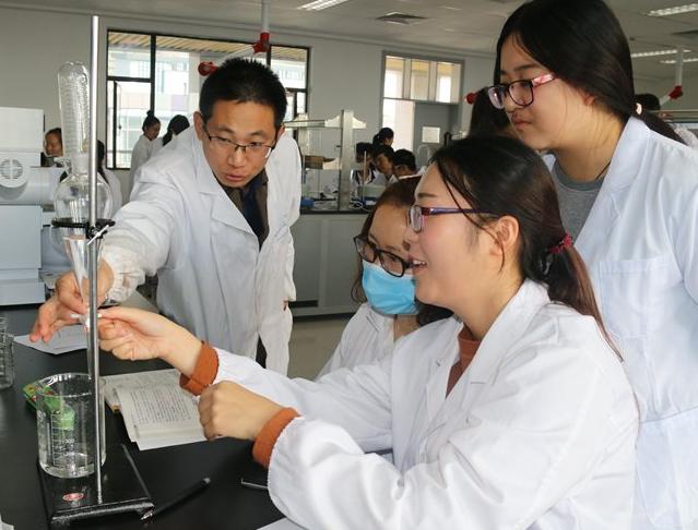 当年包分配的“定向医学生”，如今过得怎么样，过来人表示很后悔