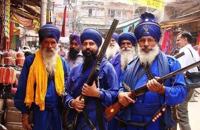 印度人为何要包头巾,为什么印度人都用头巾包住