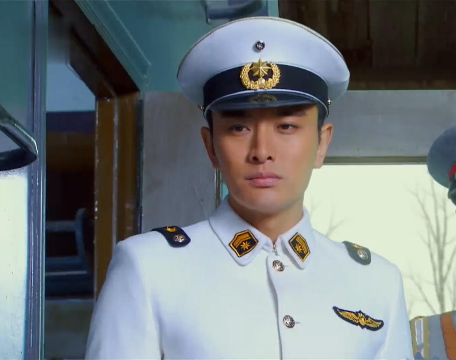 考古《偏偏喜欢你》高伟光的青葱年华，挥汗的兵哥哥，别提多俊朗