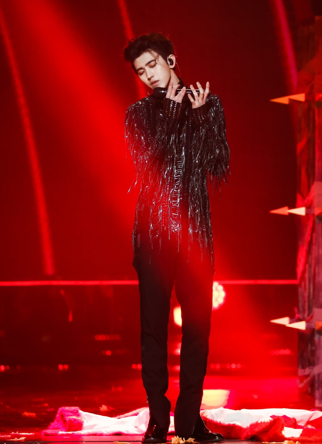 蔡徐坤青春有你二服装造型帅炸,青春有你蔡徐坤的穿搭多少钱