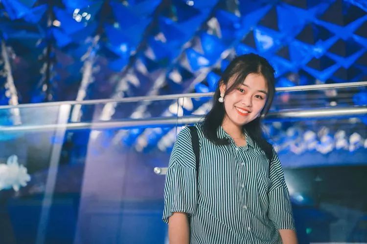 记者节将镜头对准自己,记者节留住我们自己的镜头