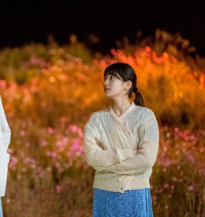 外套搭配什么毛衣好看,黑色国风外套搭配杨幂穿搭