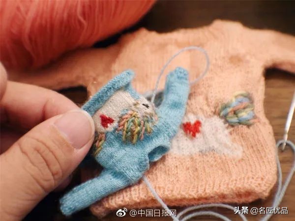 怎么用不要的衣服给玩偶做裙子,怎么给小玩偶做好看的小裙子