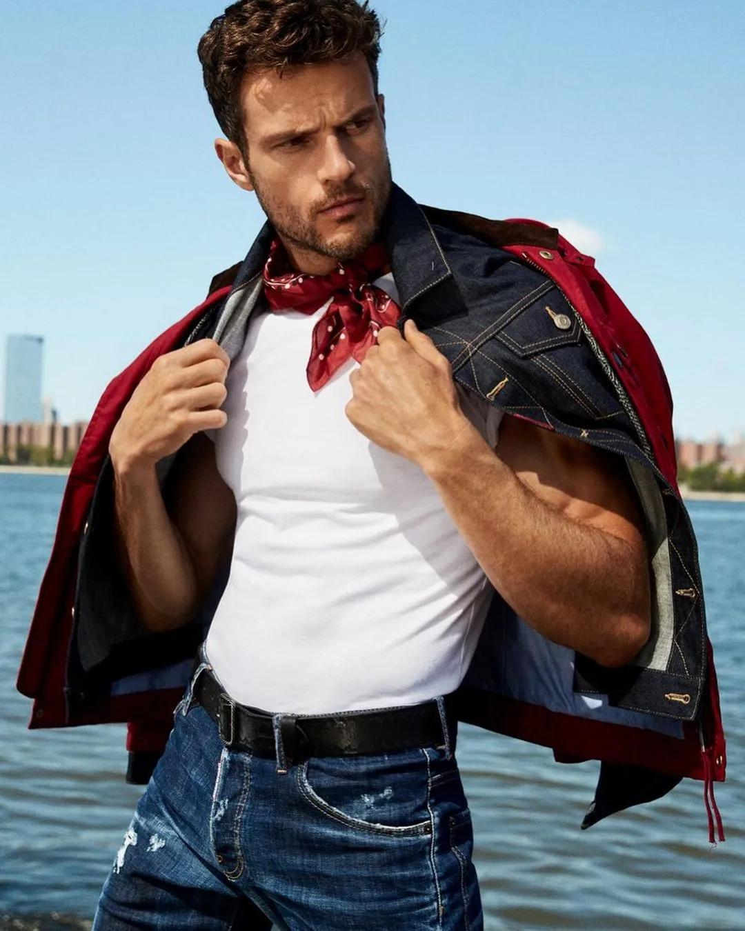 35岁的他登上中国版《时尚先生》封面，长得确实很帅