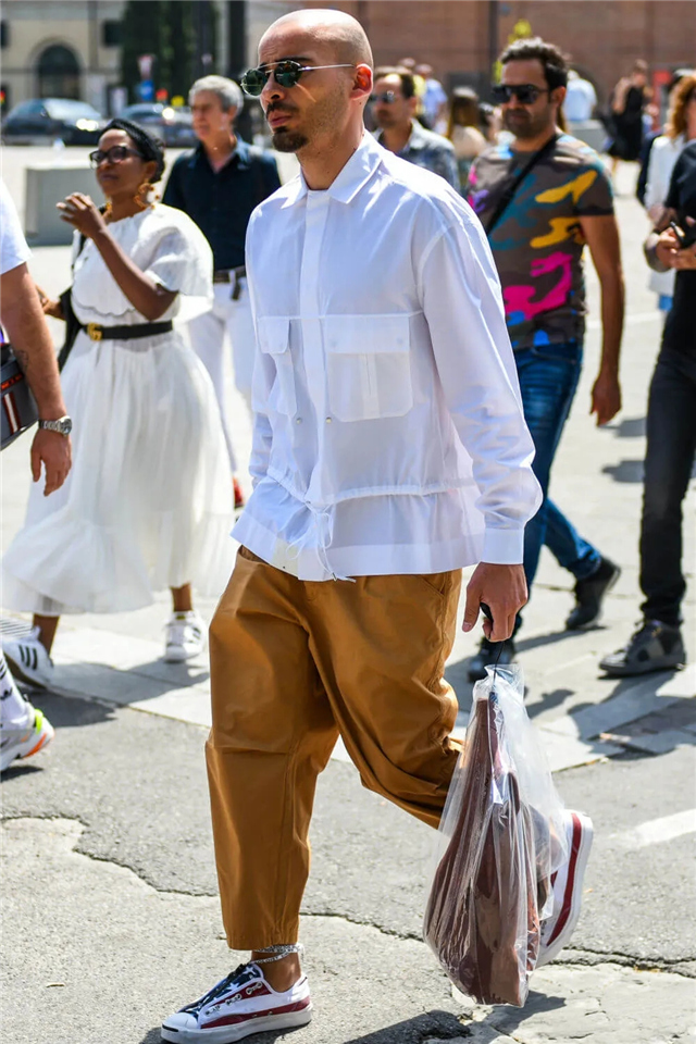 男人过了50岁，如果不差钱建议多穿这3种裤子，时髦体面不显老