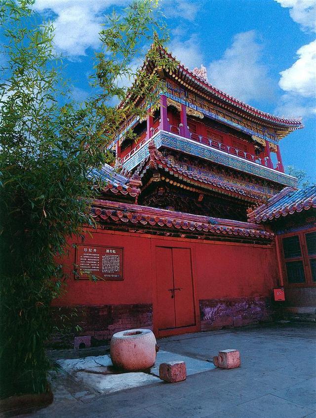 慈禧西逃被救,慈禧把儿媳妇丢井里