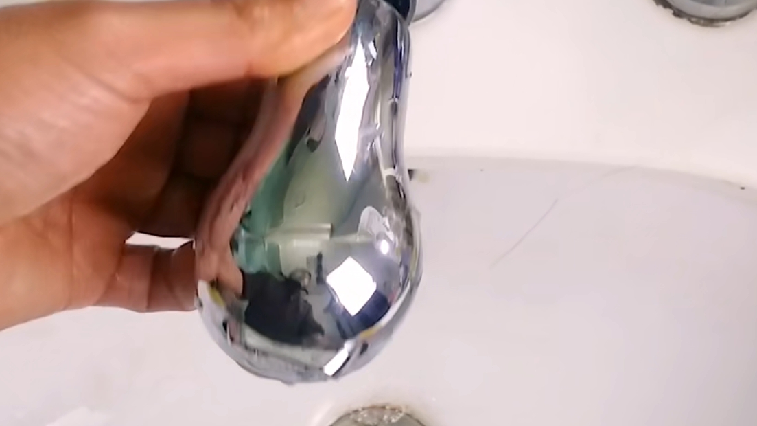 牙膏怎么正确扔掉,牙膏用完先别扔这样用更方便