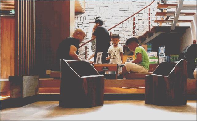 为钓鱼建房子,为了钓鱼在河边盖了房子