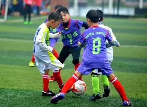 男生被踢裆后遗症,14岁男孩被同学踢伤