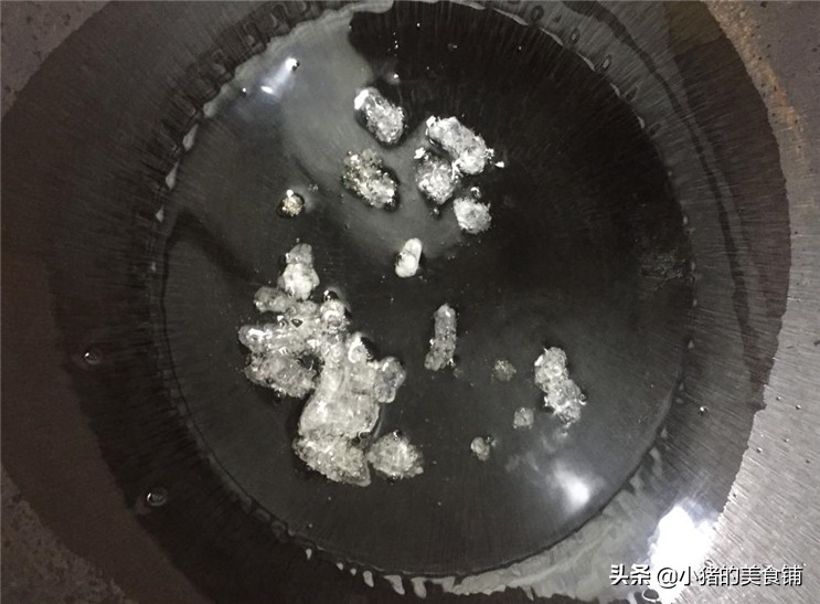 红烧鸡块简单的家常小炒鲜香下饭,红烧鸡块炖土豆加香菇