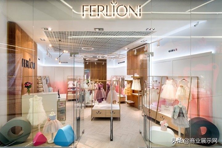 乌克兰FERLIONI女童装品牌店设计