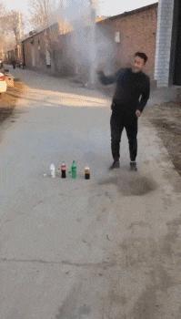 开心一刻gif搞笑动图,搞笑gif段子看起来能量满满