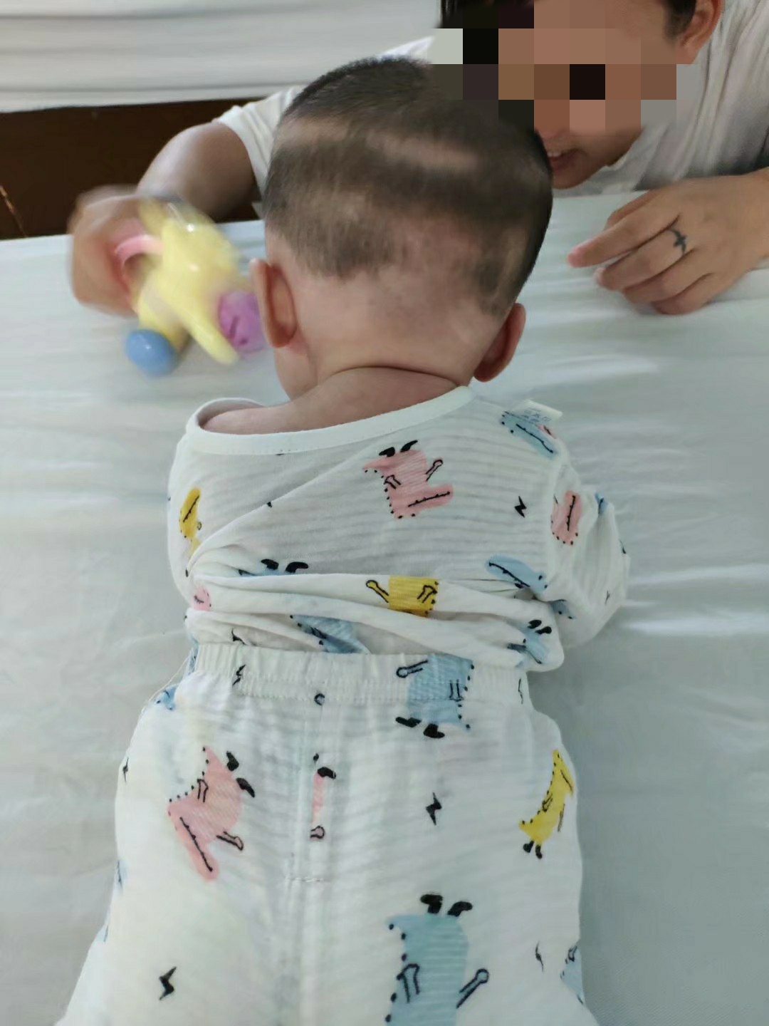 孩子睡扁头有什么说法,孩子睡扁头还是圆头好